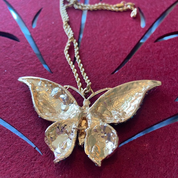 Beautiful brand new gorgeous butterfly pendant. - Picture 3 of 3